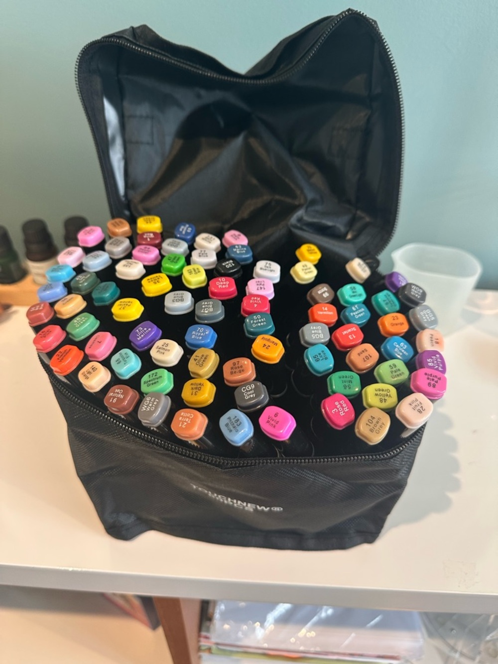 Assorted Dual-Tip Art Markers Set - Multicolor